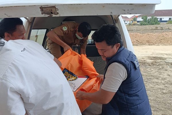 Tim Inavis Polres Mesuji Olah TKP dan Lakukan Identifikasi Penemuan Mayat di Kebun Sawit